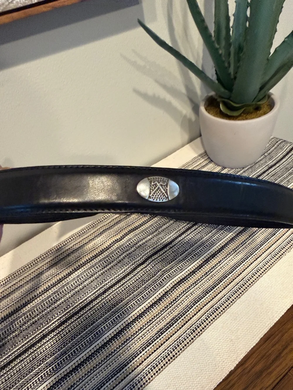 AML 3000 Leather Belt Top Grain Black Golf Club Belt Silver Buckle Accents 42‎